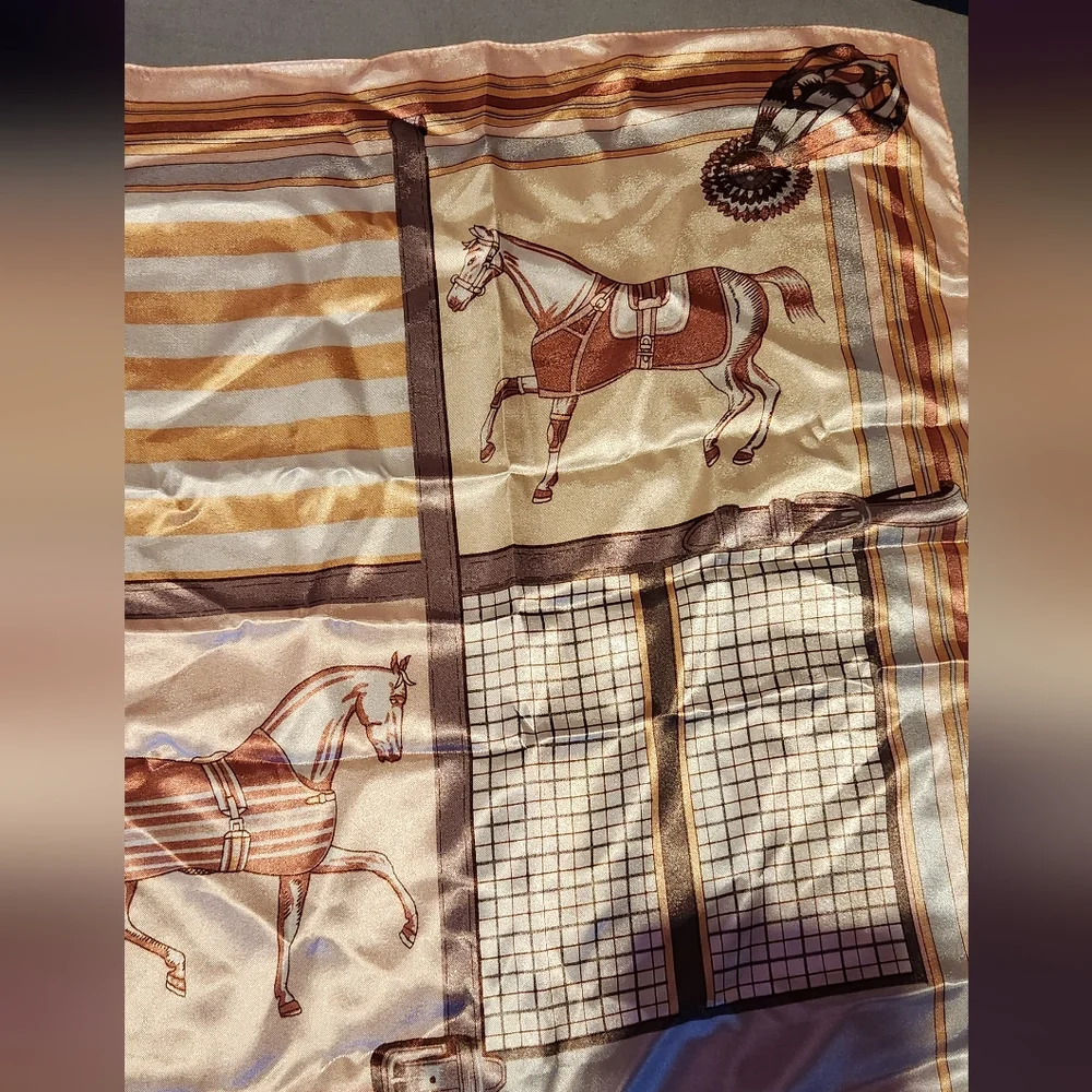 10/$20 Silky Scarf Unique Horses - Picture 6 of 7